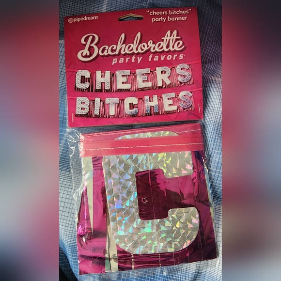New In Package Pipedream Bachelorette Party Favors Cheers Bitches Party Banner - Picture 3 of 4